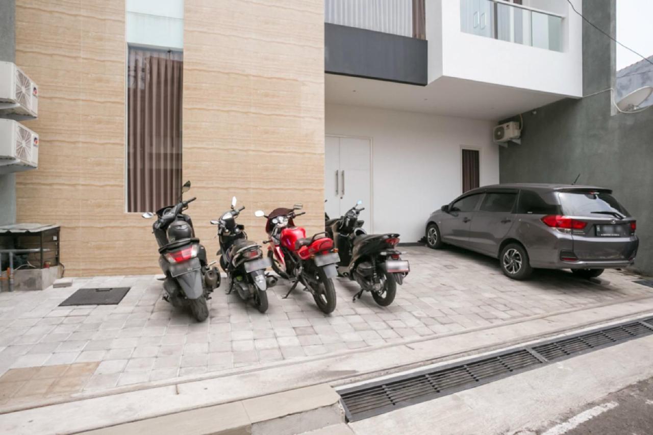 Хостел Reddoorz Syariah Near Lapangan Pancasila Simpang Lima Семаранг Экстерьер фото